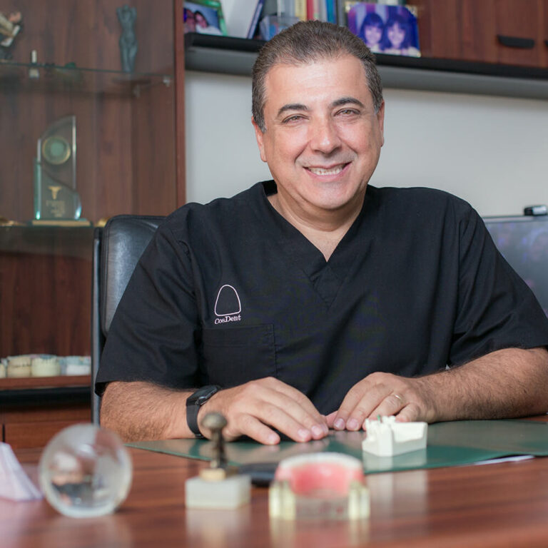 Dr. Roberto Sauma Fiatt - Clínica CosDent