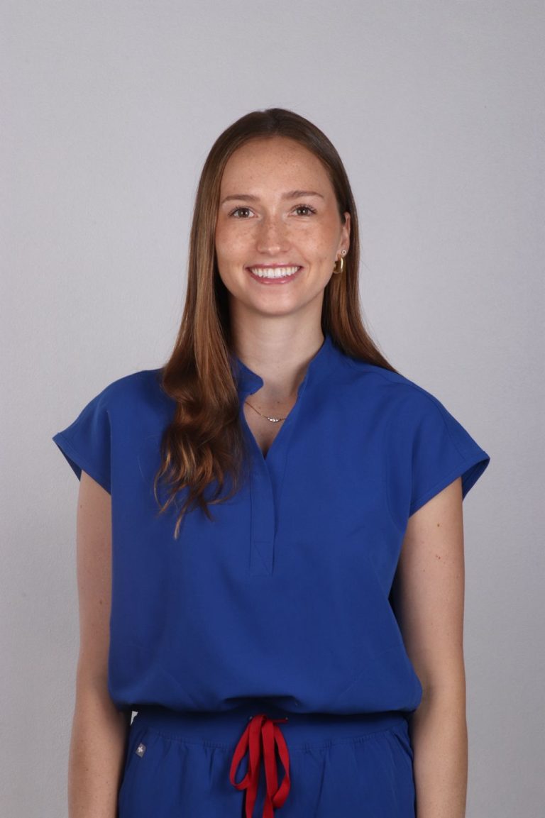 Dra. Mónica Fabián, especialista en periodoncia, Clínica CosDent