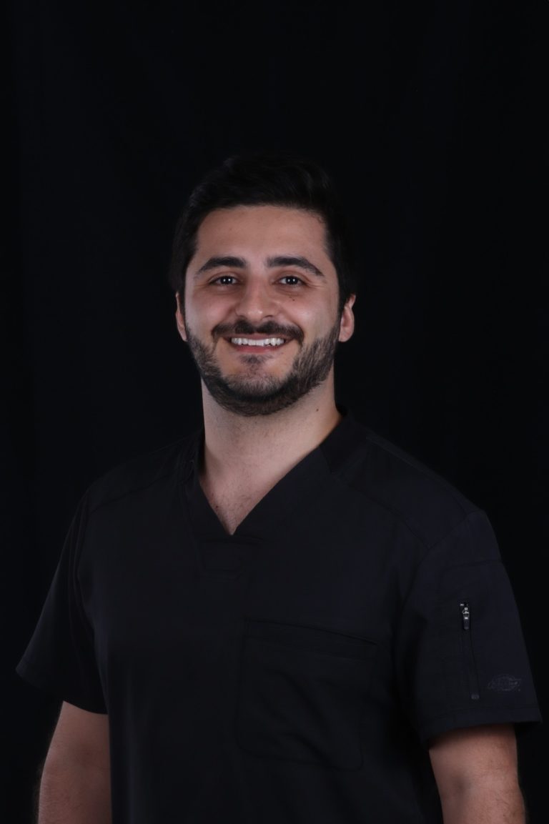 Dr. José Roberto Sauma, especialista en prostodoncia e implantes, Clínica CosDent